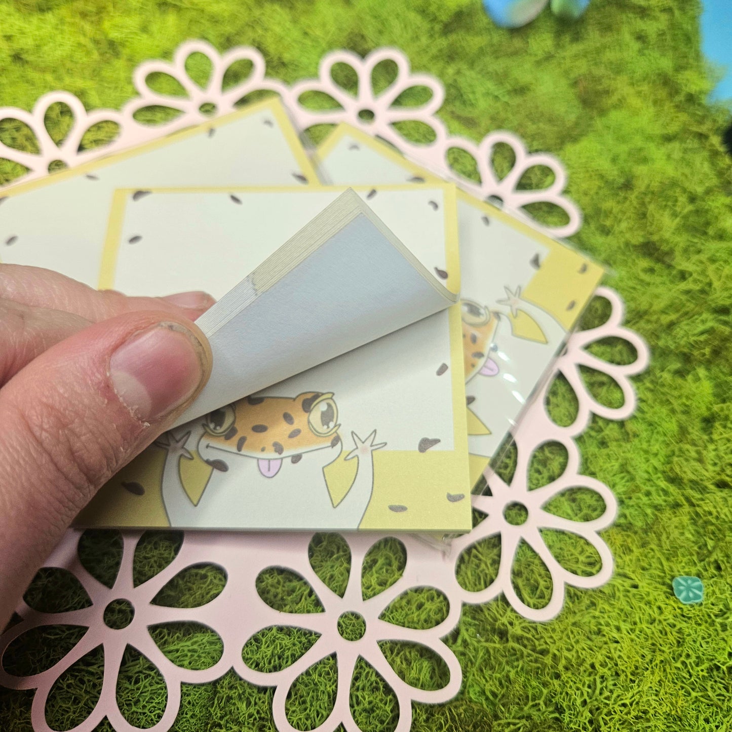 Surprise! Gecko Sticky Notes