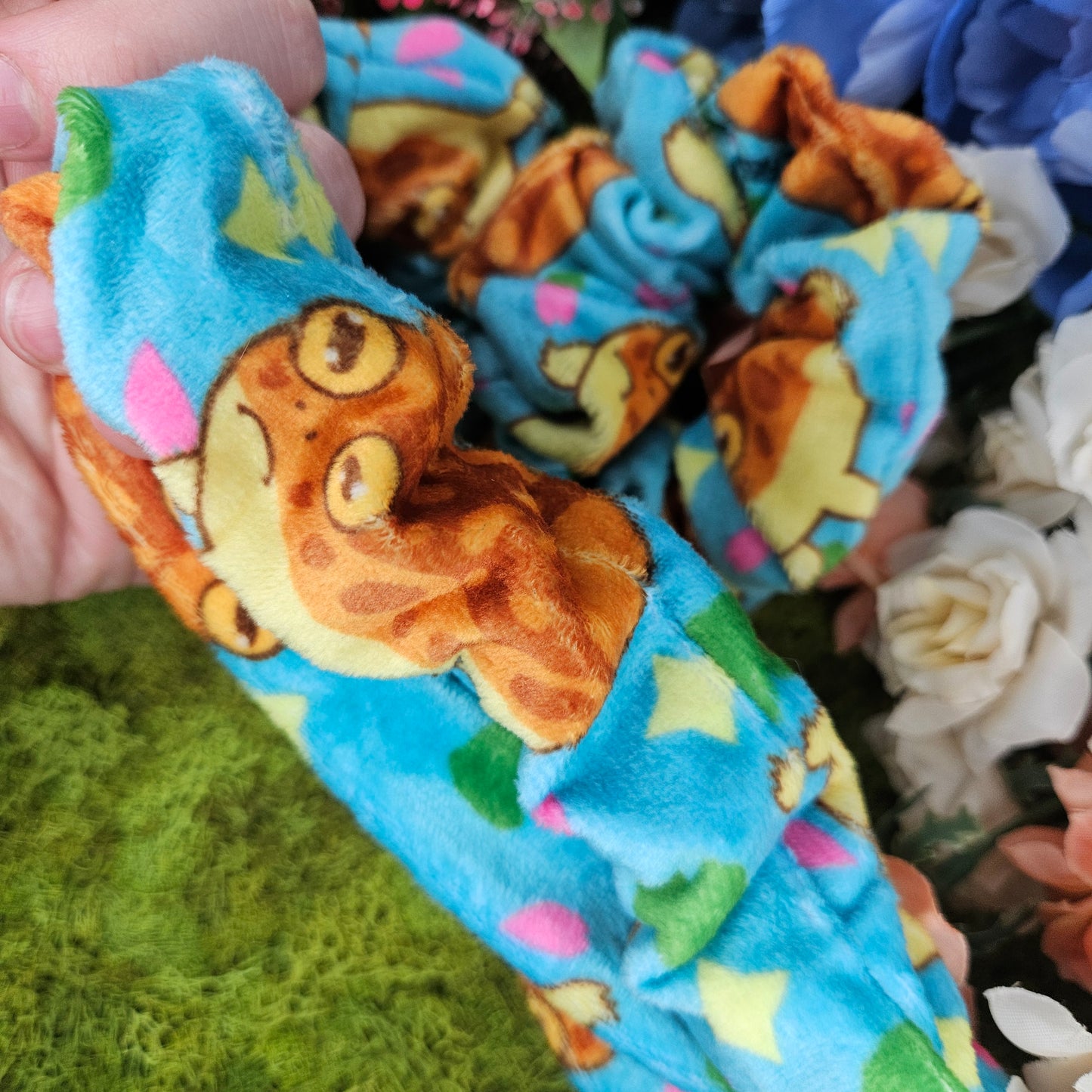 Reggie the Common Rain Frog Scrunchie