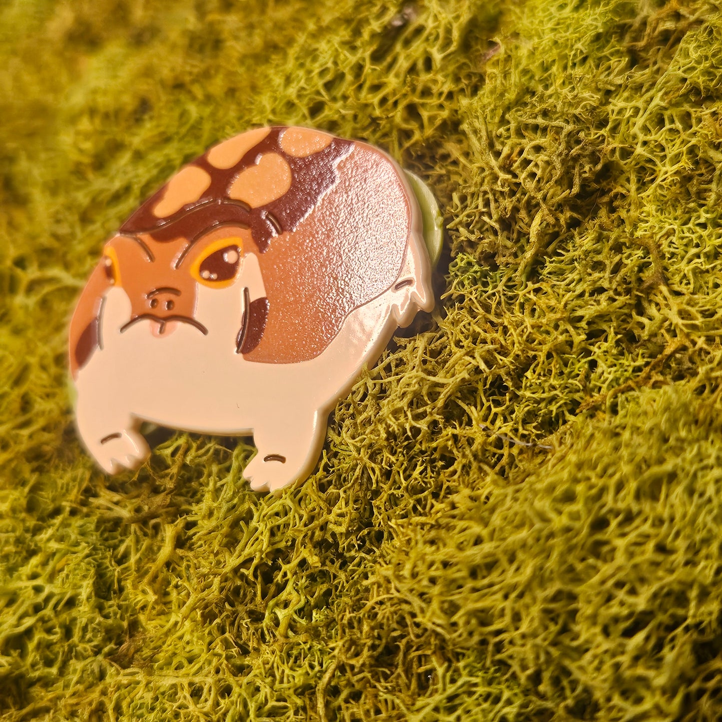 Common Rain Frog Dyed Metal Pin