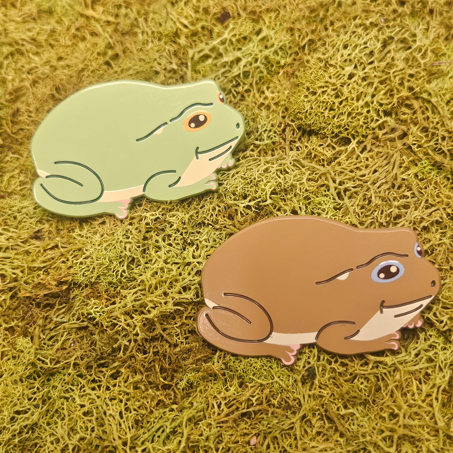 Whites Tree Frog Dyed Metal Pins